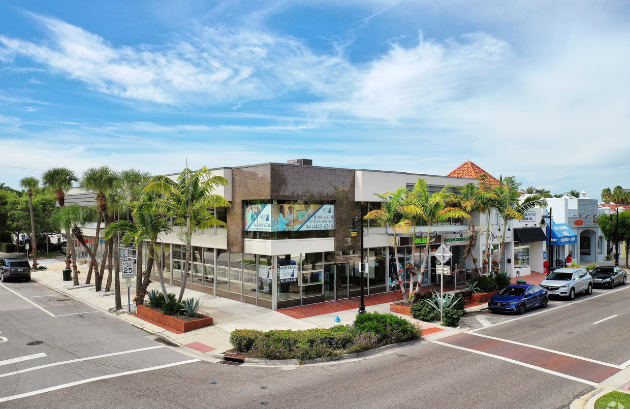 Portfolio Commodore Realty